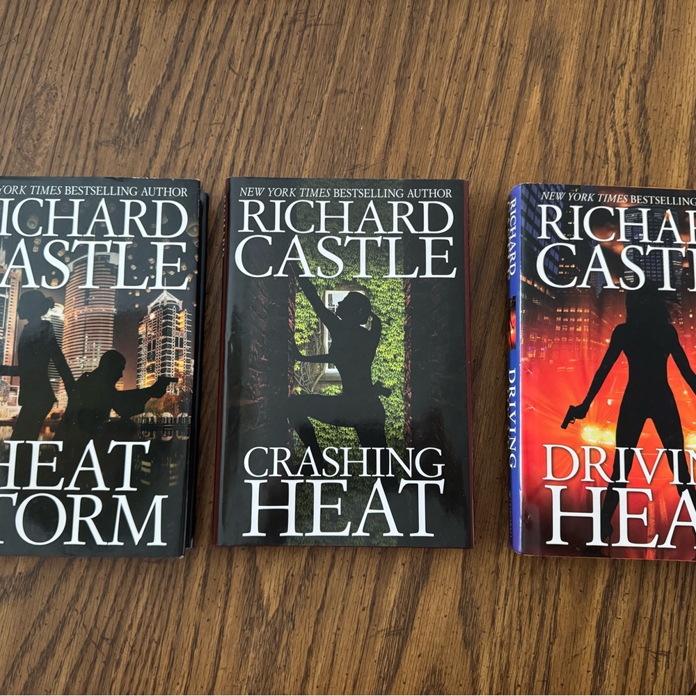 LOT of 7 RICHARD CASTLE Books. 3 Hardcover EUC 4 Soft Cover Great Condition - Picture 2 of 3